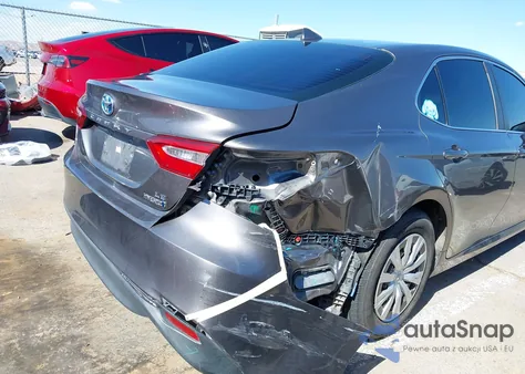 2020 Toyota Camry Le Hybrid z USA, uszkodzony, nr VIN 4T1C31AK1LU525815